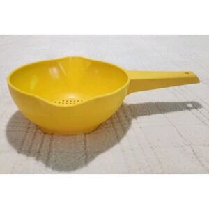 Vintage Tupperware Yellow 1 Qt. Small‎ Strainer Colander with Handle Handheld